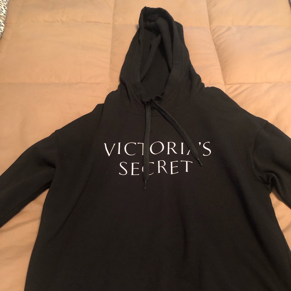 Victoria’s Secret Black Sweatshirt Hoodie 🖤♠️ Excellent condition. Worn once.